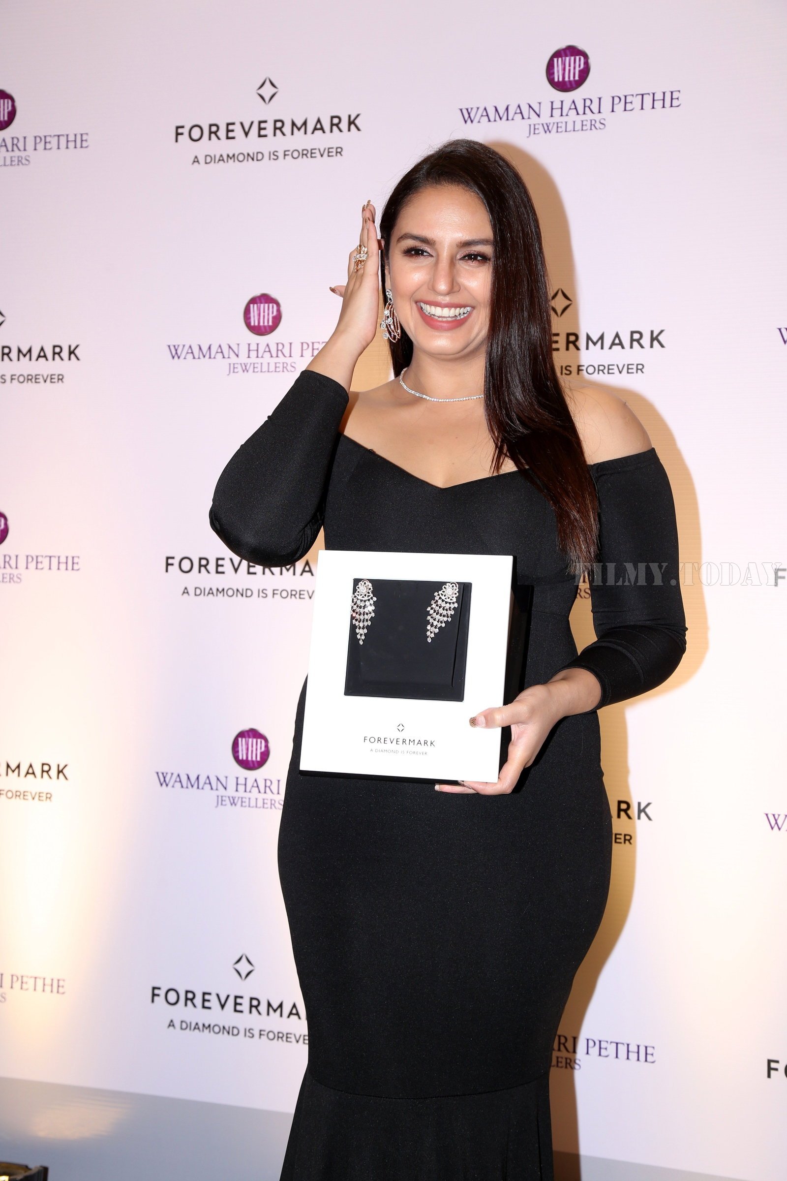 Photos: Huma Qureshi At The Launch Of Waman Hri Pethe Jewellers | Picture 1640866