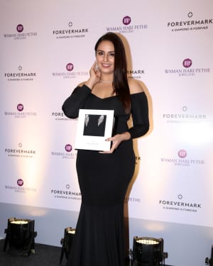 Photos: Huma Qureshi At The Launch Of Waman Hri Pethe Jewellers | Picture 1640869
