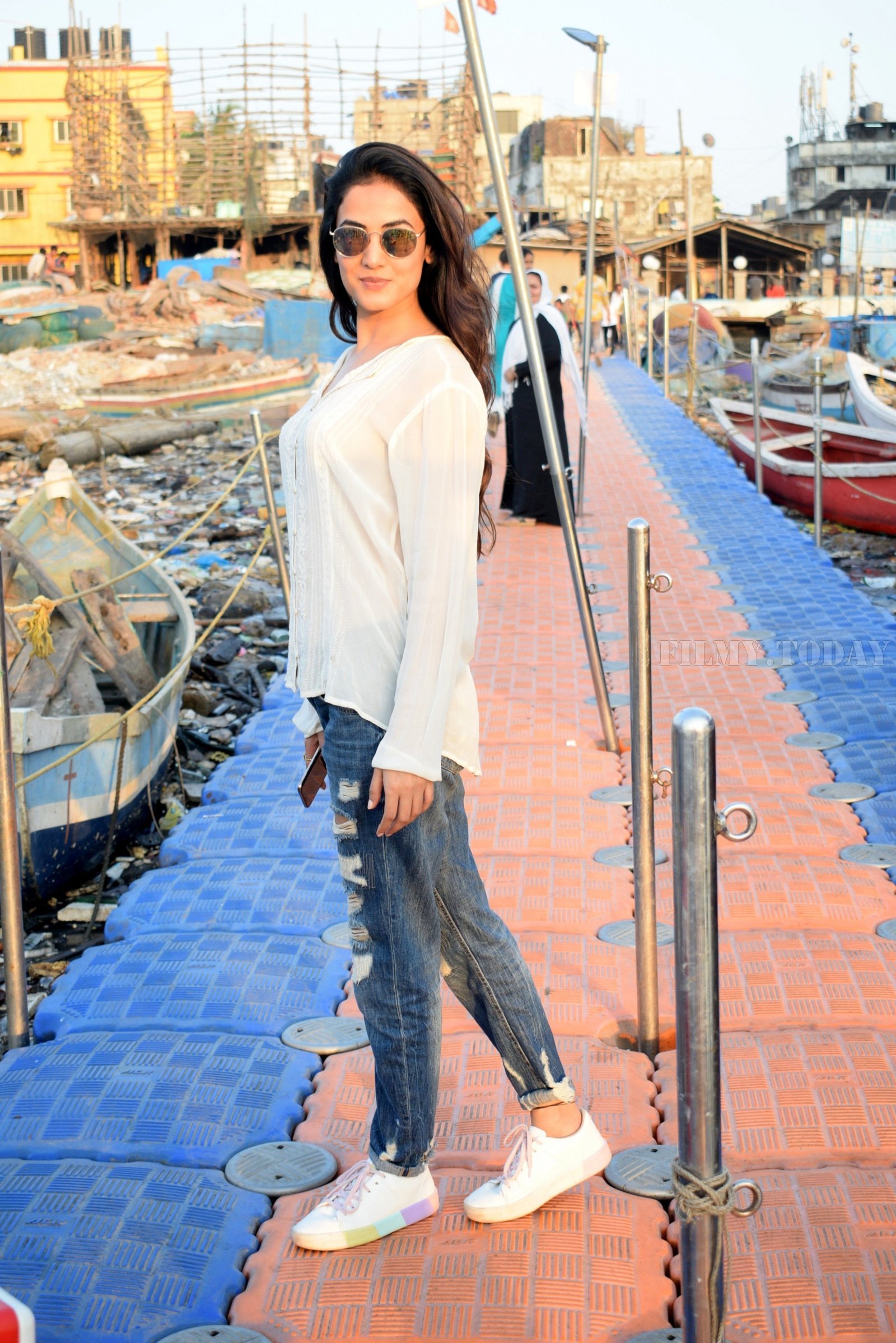 Photos: Sonal Chauhan Spotted at Versova Jetty | Picture 1642080
