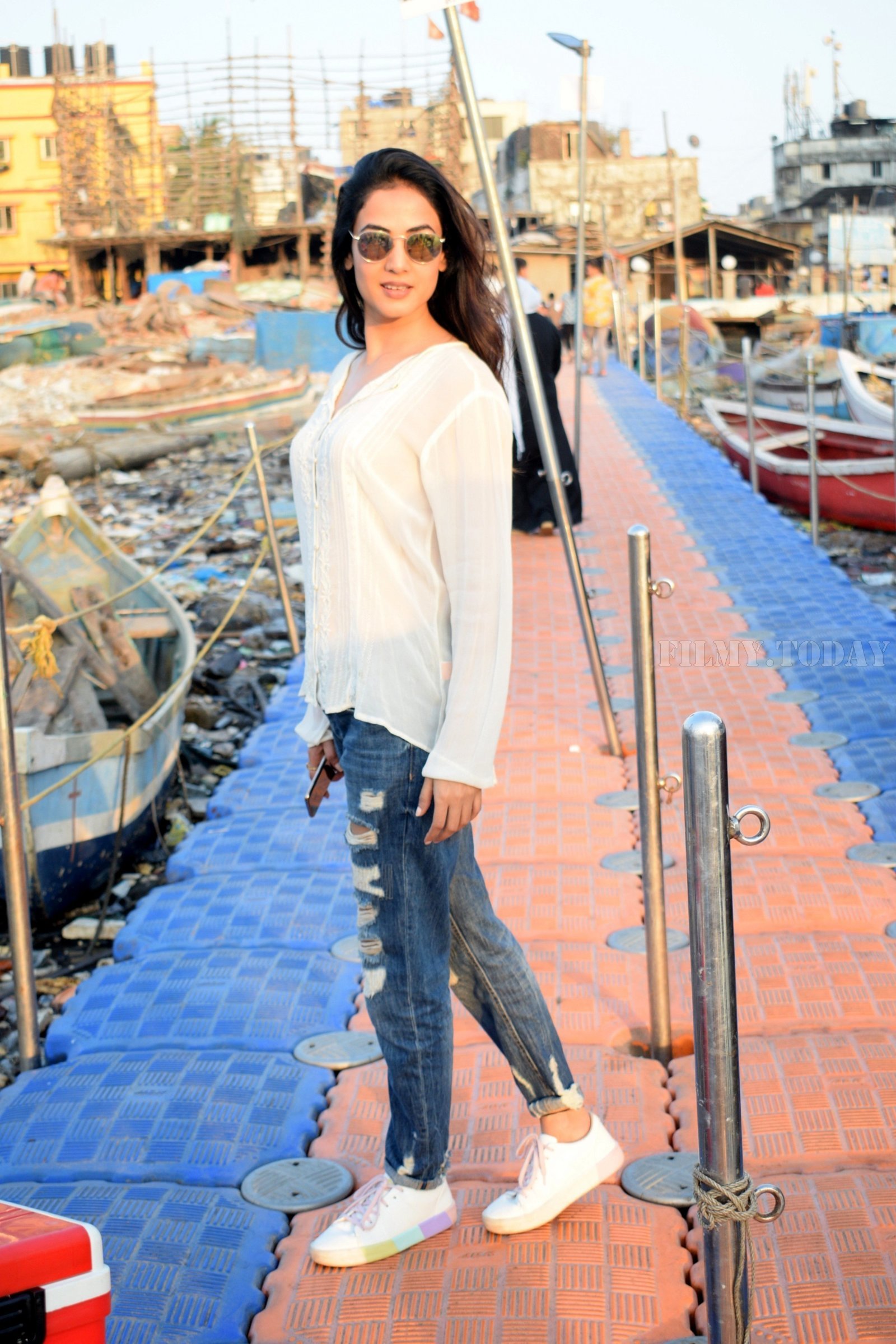 Photos: Sonal Chauhan Spotted at Versova Jetty | Picture 1642078