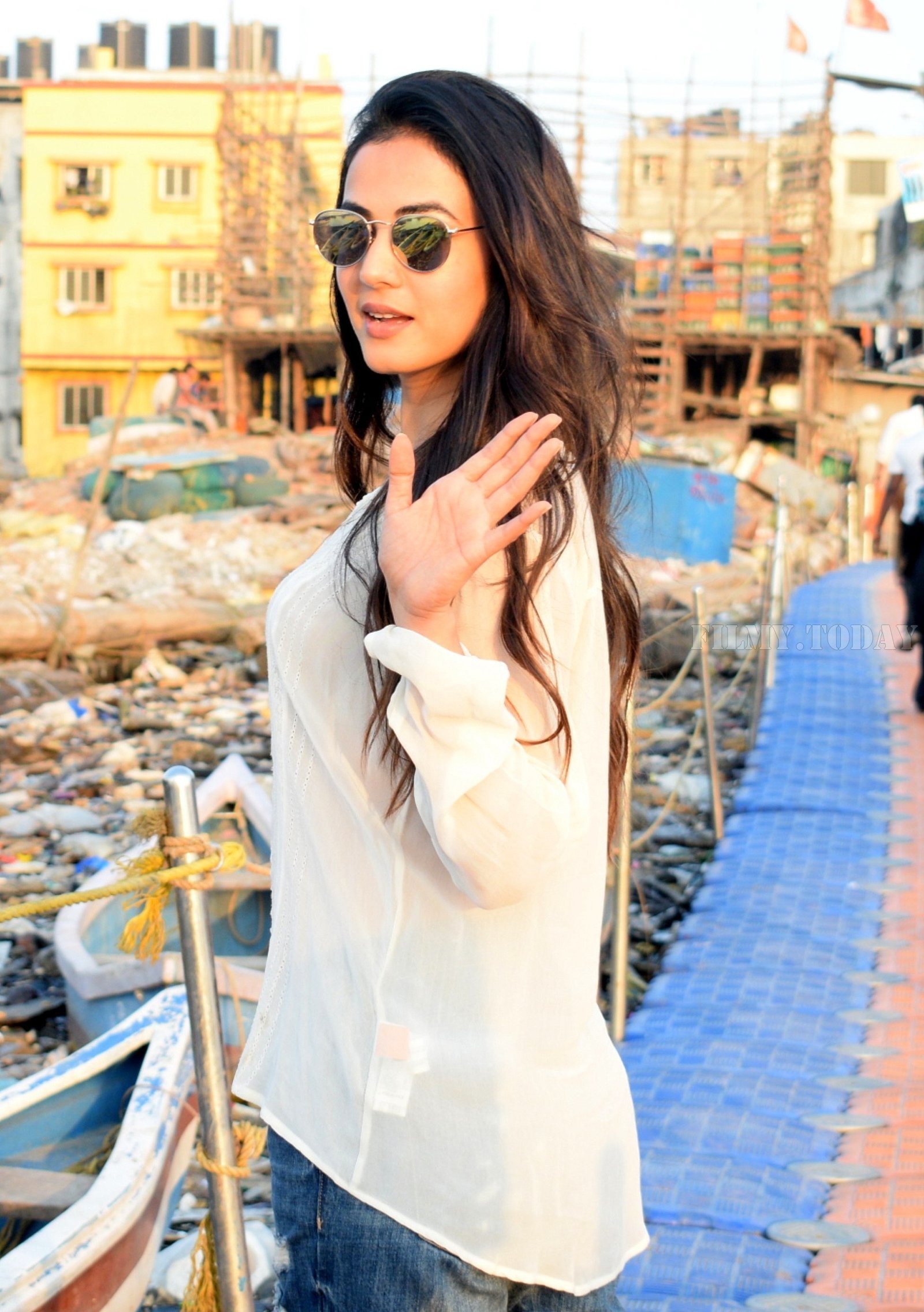 Photos: Sonal Chauhan Spotted at Versova Jetty | Picture 1642085