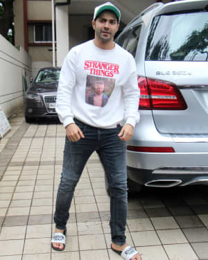 Varun Dhawan - Photos: Celebs Spotted at Juhu | Picture 1671242