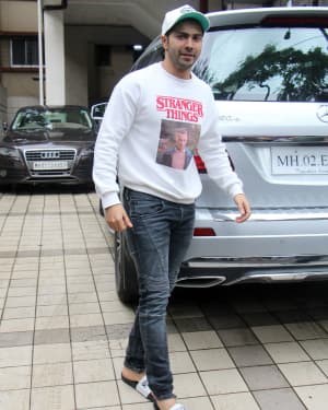 Varun Dhawan - Photos: Celebs Spotted at Juhu | Picture 1671241