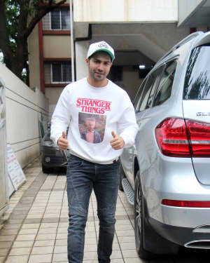 Varun Dhawan - Photos: Celebs Spotted at Juhu | Picture 1671239