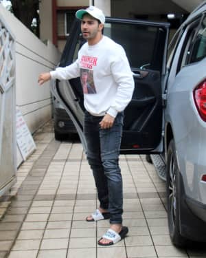 Varun Dhawan - Photos: Celebs Spotted at Juhu | Picture 1671238