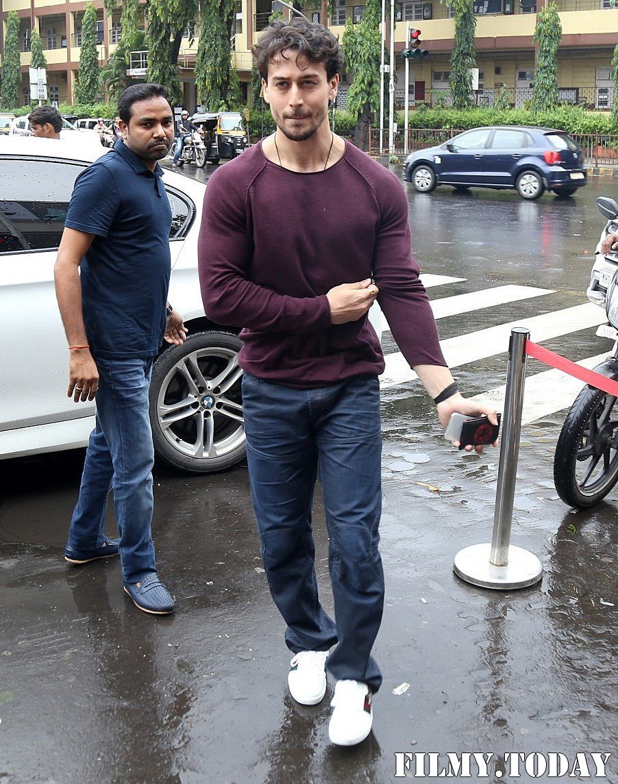 Tiger Shroff - Photos: Celebs Spotted at Bastian | Picture 1672515