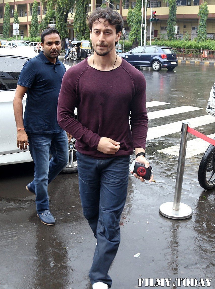 Tiger Shroff - Photos: Celebs Spotted at Bastian | Picture 1672519