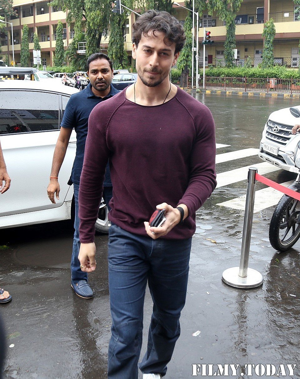 Tiger Shroff - Photos: Celebs Spotted at Bastian | Picture 1672520