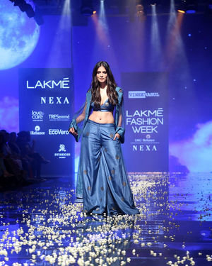 Photos: Malvika Mohanan Walks For Vineet Rahul At Lakme Fashion Week | Picture 1677552