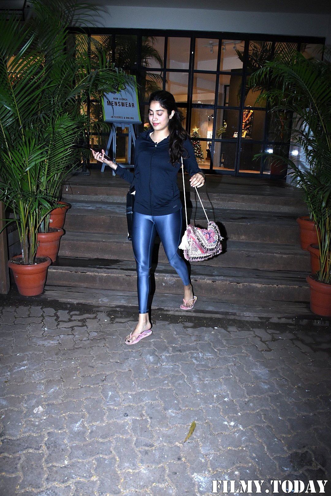 Janhvi Kapoor - Photos: Celebs Spotted at Bandra | Picture 1709128