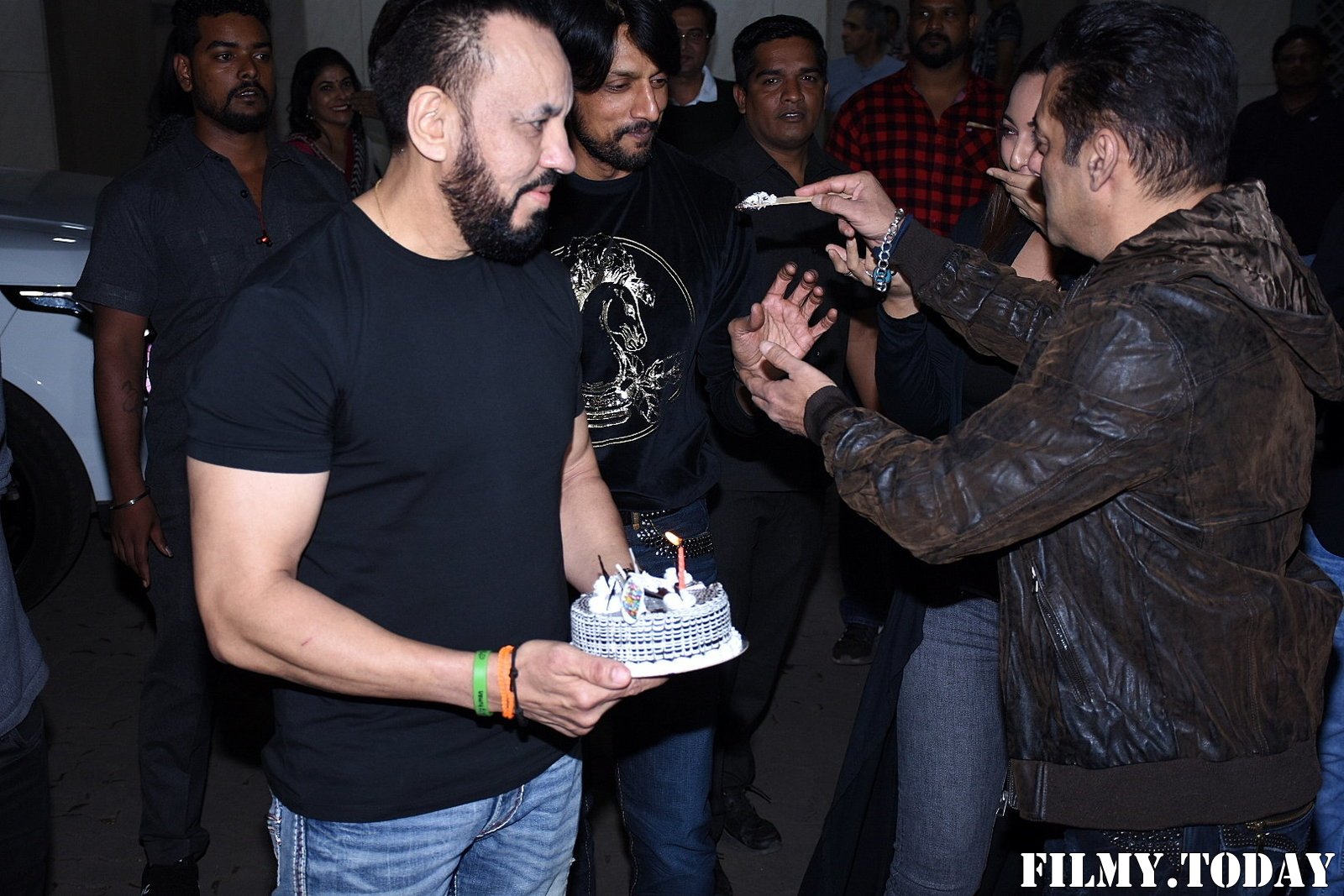 Photos: Salman Khan Birthday Party At Bandra | Picture 1711856
