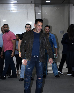Salman Khan - Photos: Salman Khan Birthday Party At Bandra | Picture 1711848