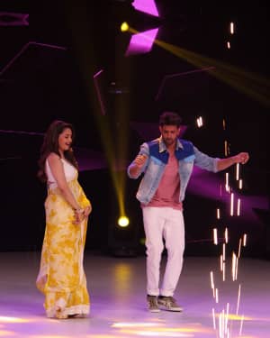 Photos: Promotion Of Film Super 30 On The Sets Of Colors Dance Deewane In Filmcity | Picture 1659748