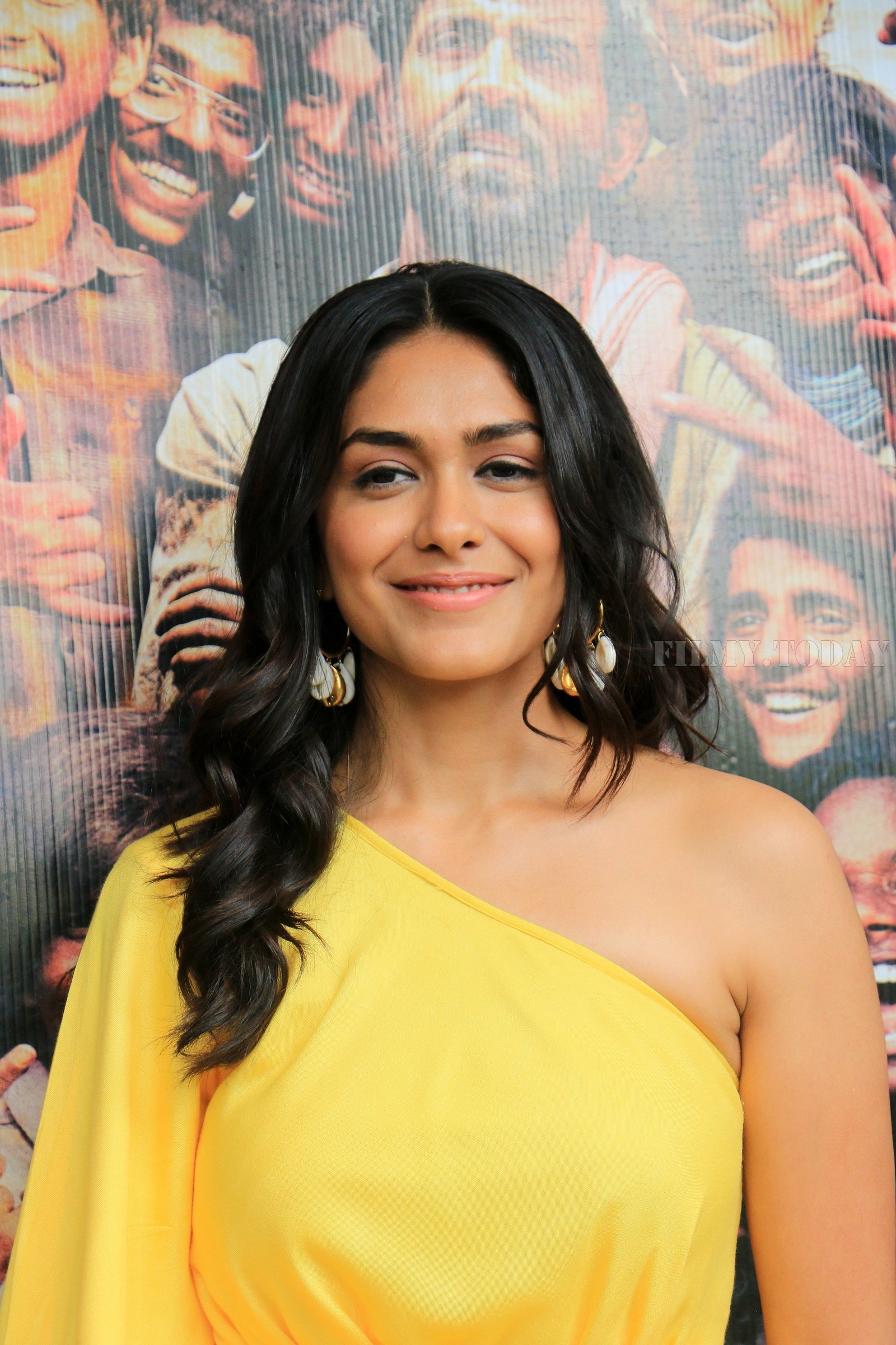 Mrunal Thakur - Photos: Promotions Of Film Super 30 At Sun N Sand In Juhu | Picture 1659795