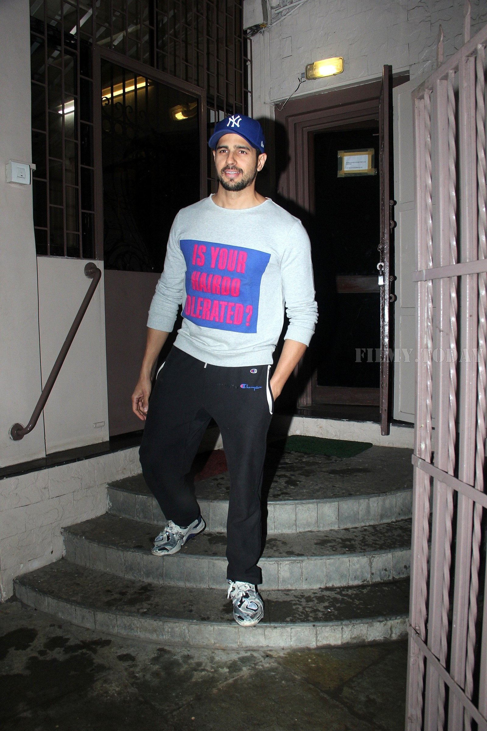 Photos: Sidharth Malhotra Spotted At A Dubbing Studio In Bandra | Picture 1660521