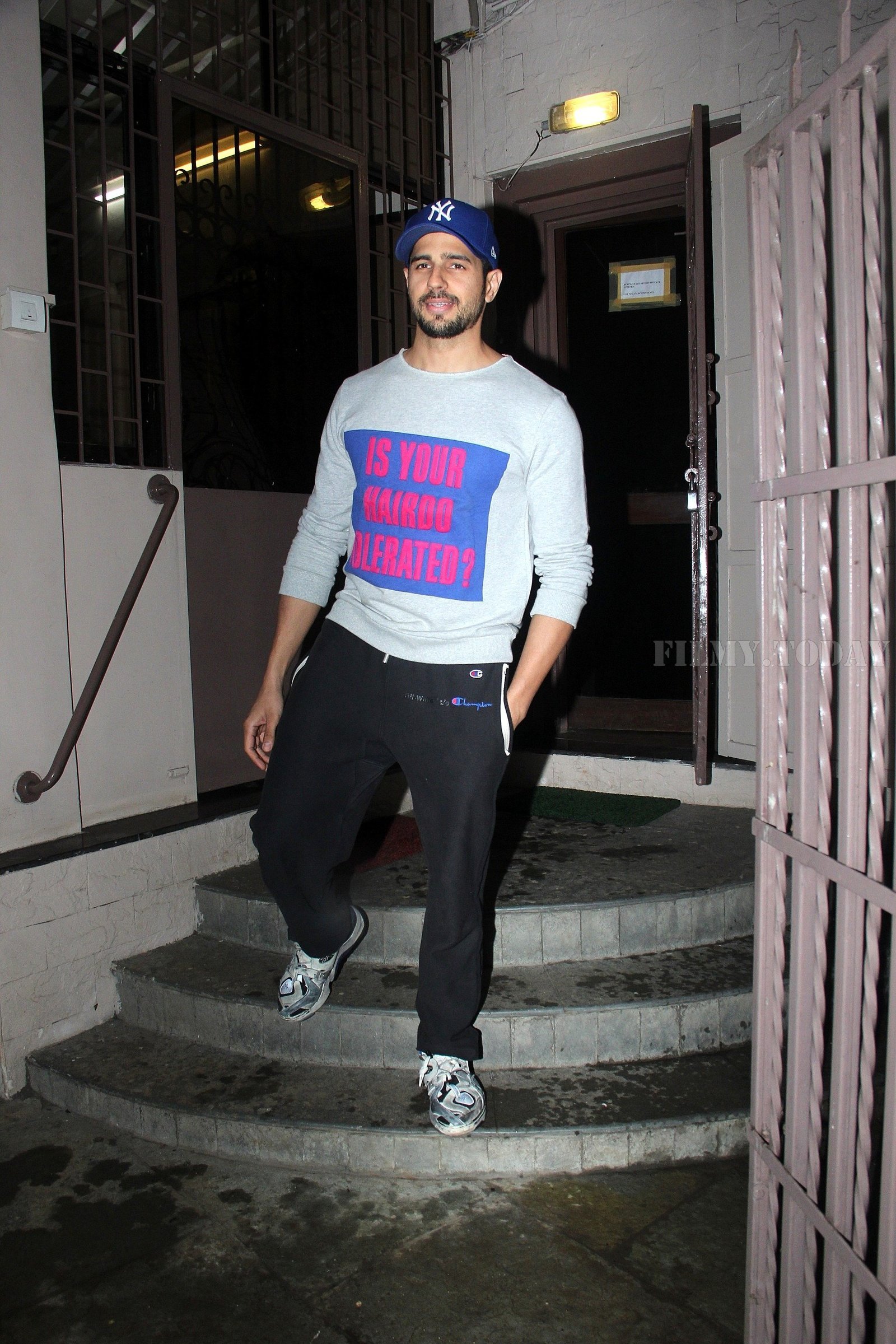 Photos: Sidharth Malhotra Spotted At A Dubbing Studio In Bandra | Picture 1660520