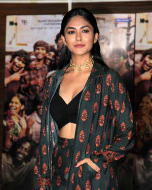 Mrunal Thakur - Photos: Super 30 Team Fulfils The Wish Of Poverty Kids To Dance With Hrithik | Picture 1661678