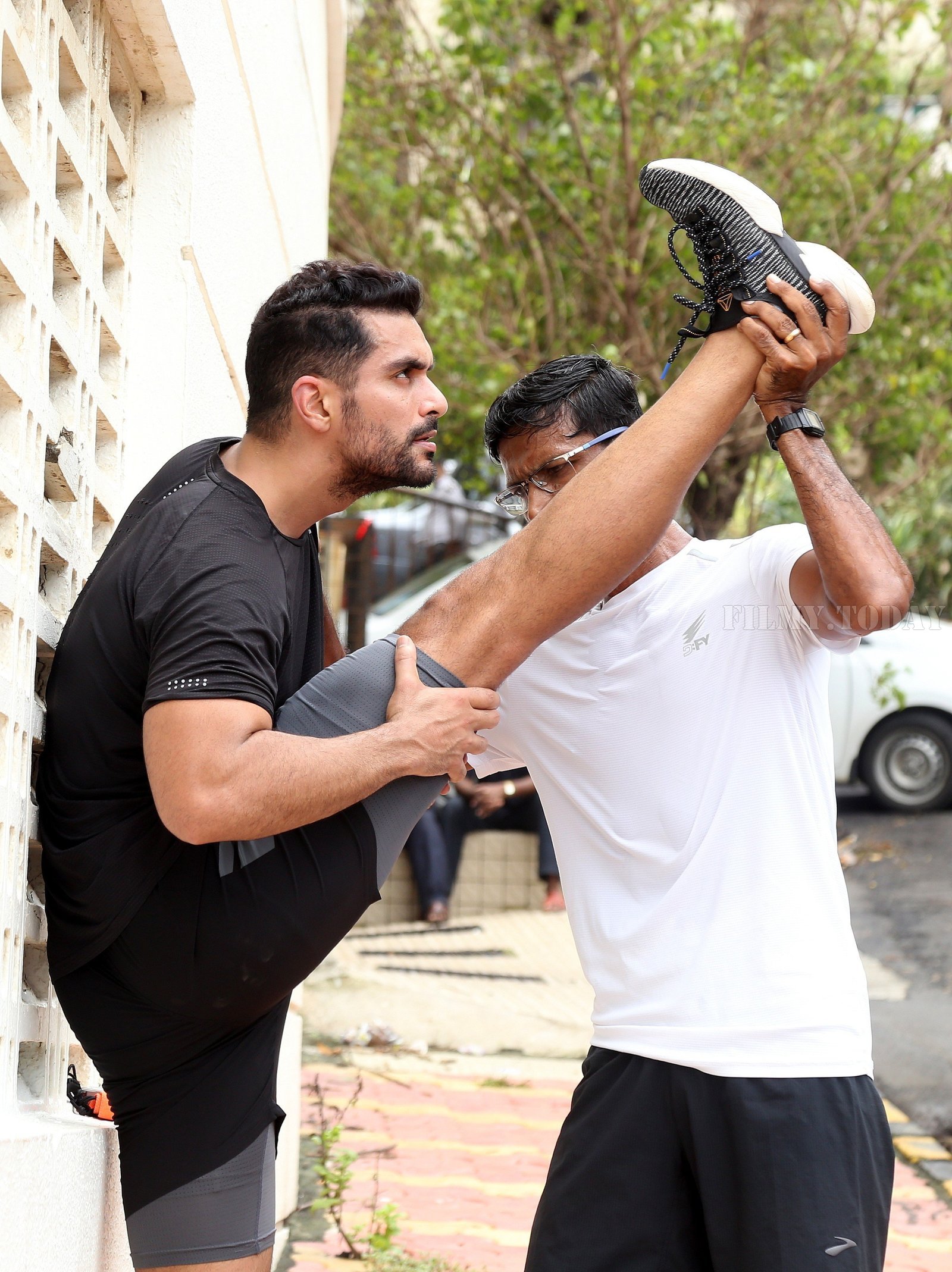 Angad Bedi - Photos: Celebs Spotted at Bandra | Picture 1662885