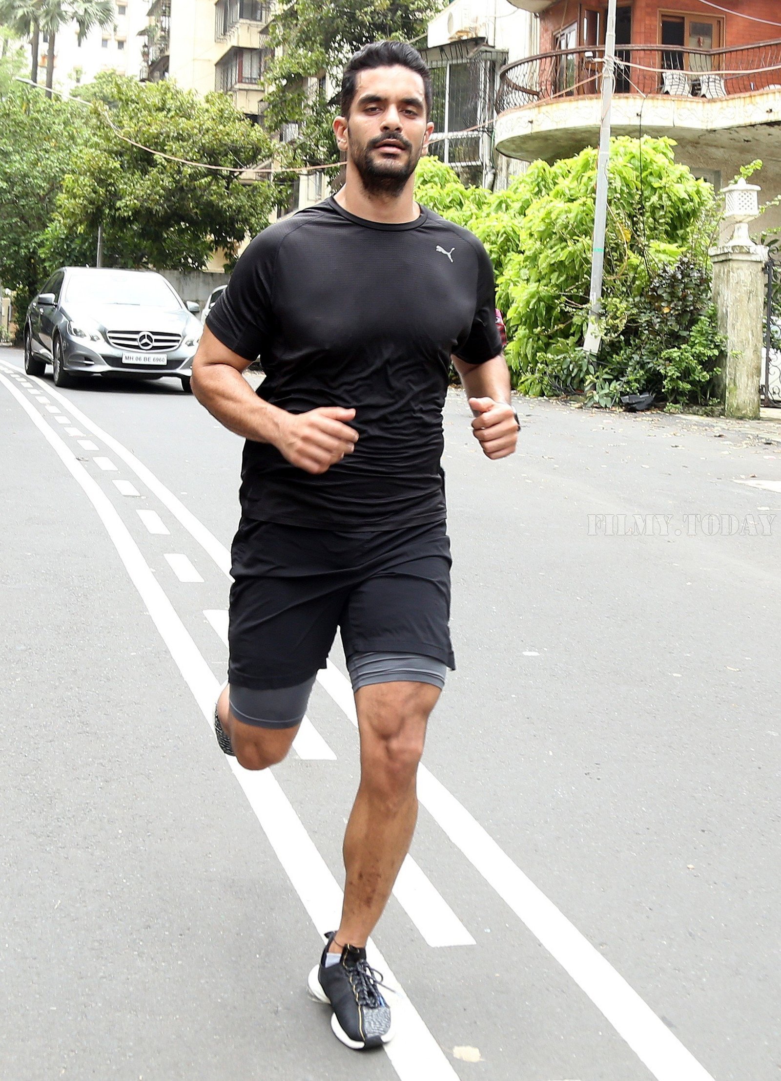 Angad Bedi - Photos: Celebs Spotted at Bandra | Picture 1662884