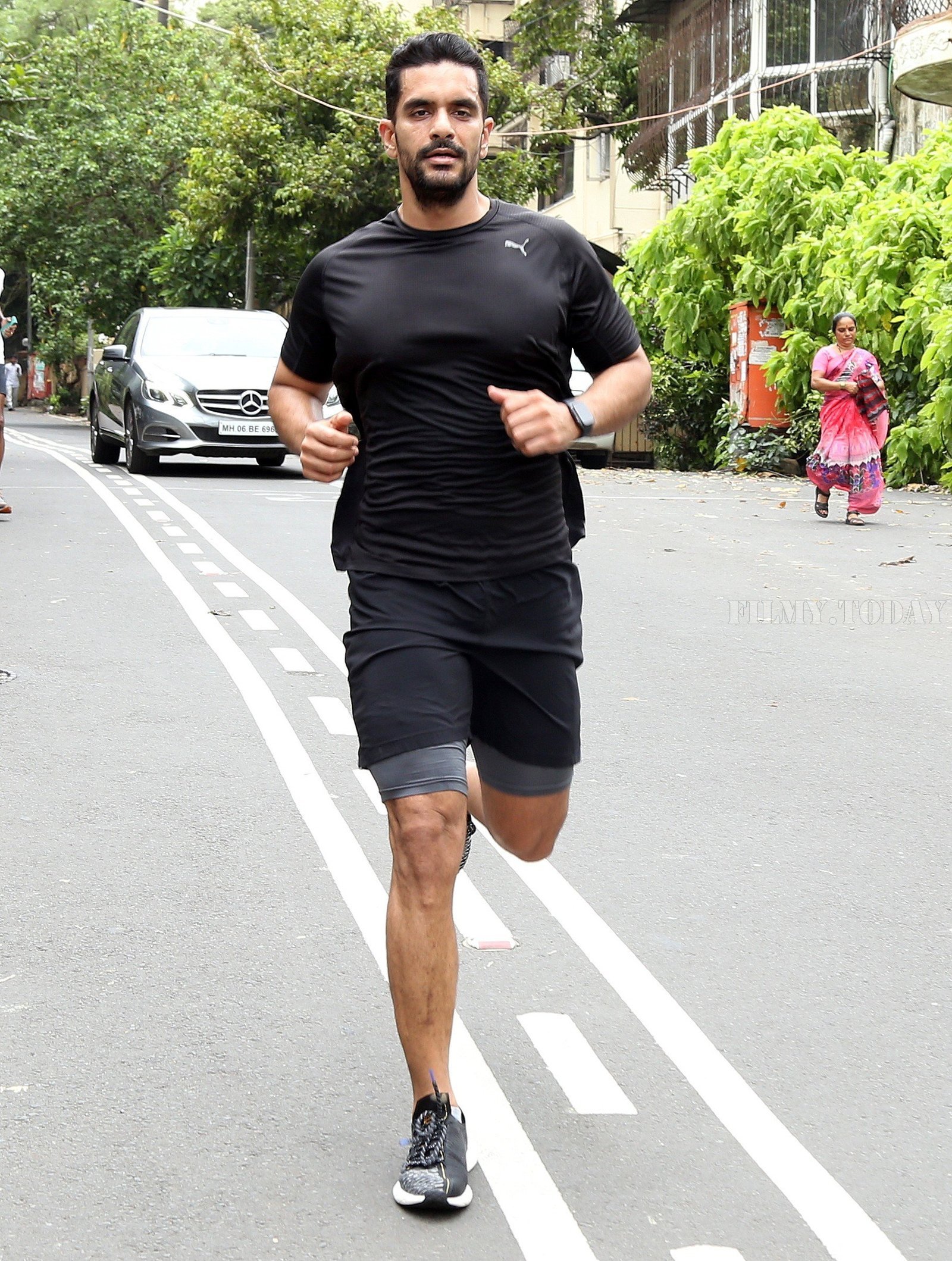 Angad Bedi - Photos: Celebs Spotted at Bandra | Picture 1662887