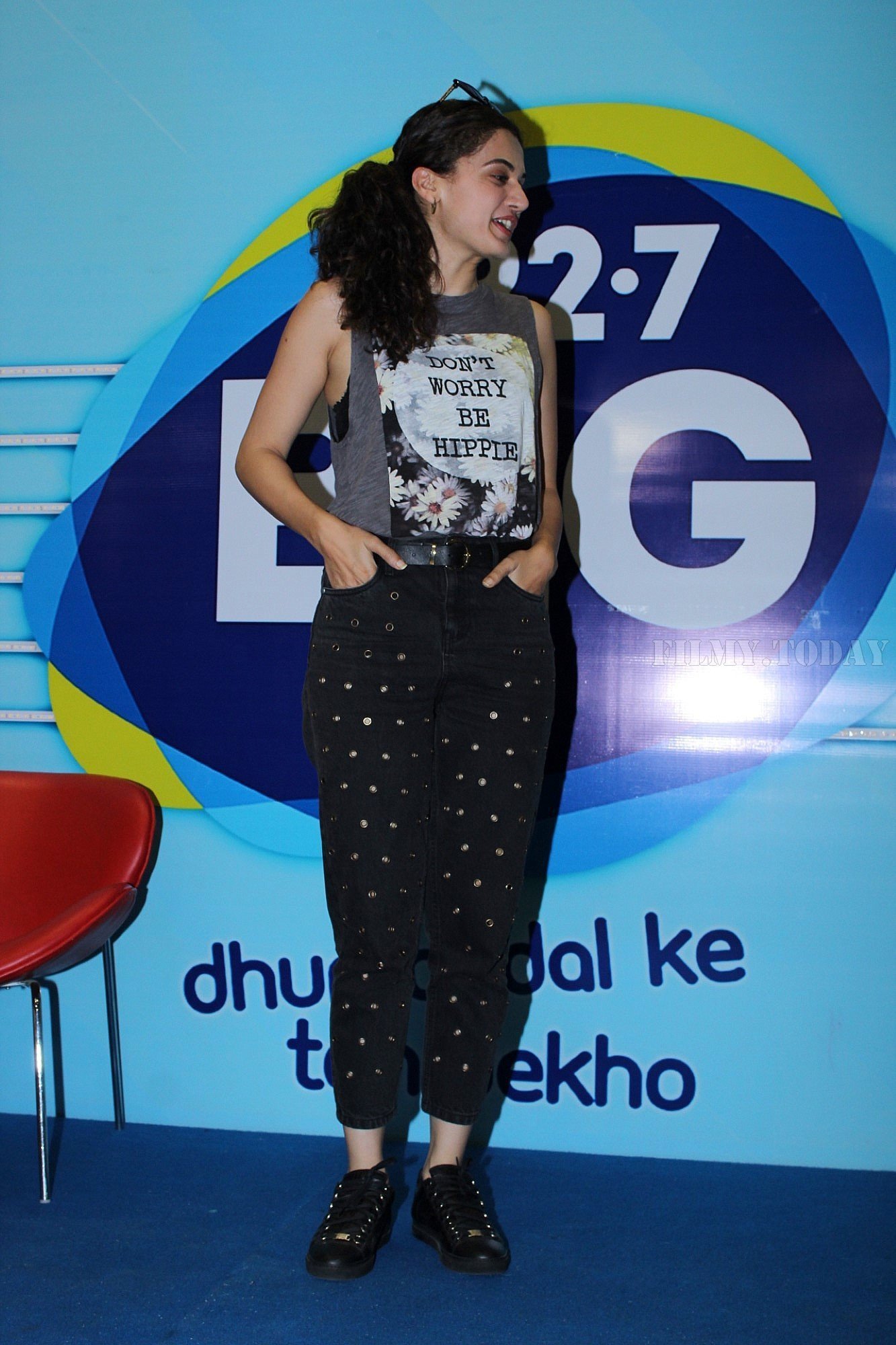 Photos: Taapsee Pannu Visits Big Fm For Meet And Greet With Children Battling Cancer | Picture 1663498