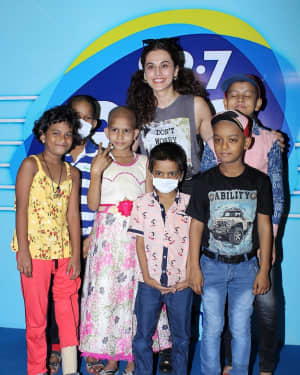 Photos: Taapsee Pannu Visits Big Fm For Meet And Greet With Children Battling Cancer | Picture 1663506