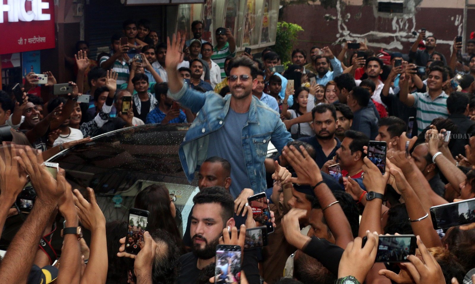 Photos: Hrithik Roshan Visits Gaiety To Meet The Fans | Picture 1663900