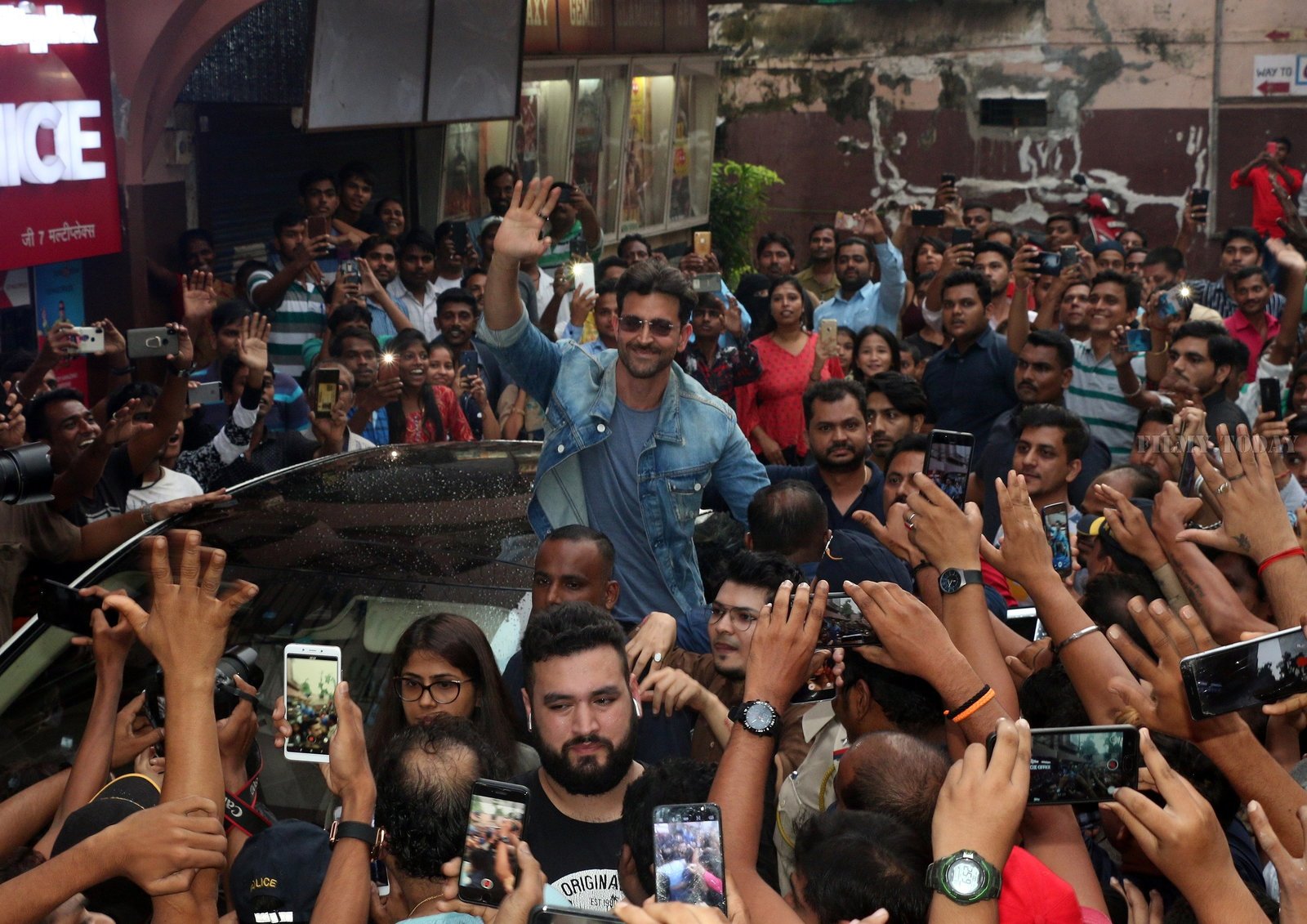 Photos: Hrithik Roshan Visits Gaiety To Meet The Fans | Picture 1663901
