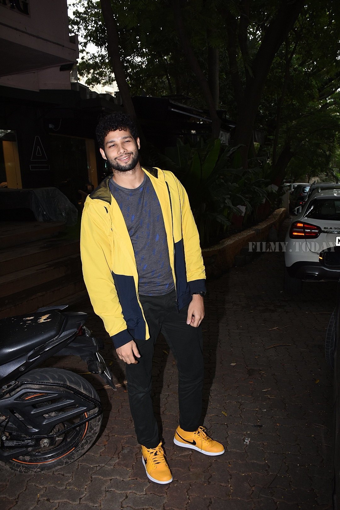 Siddhant Chaturvedi - Photos: Celebs Spotted at Bandra | Picture 1664476