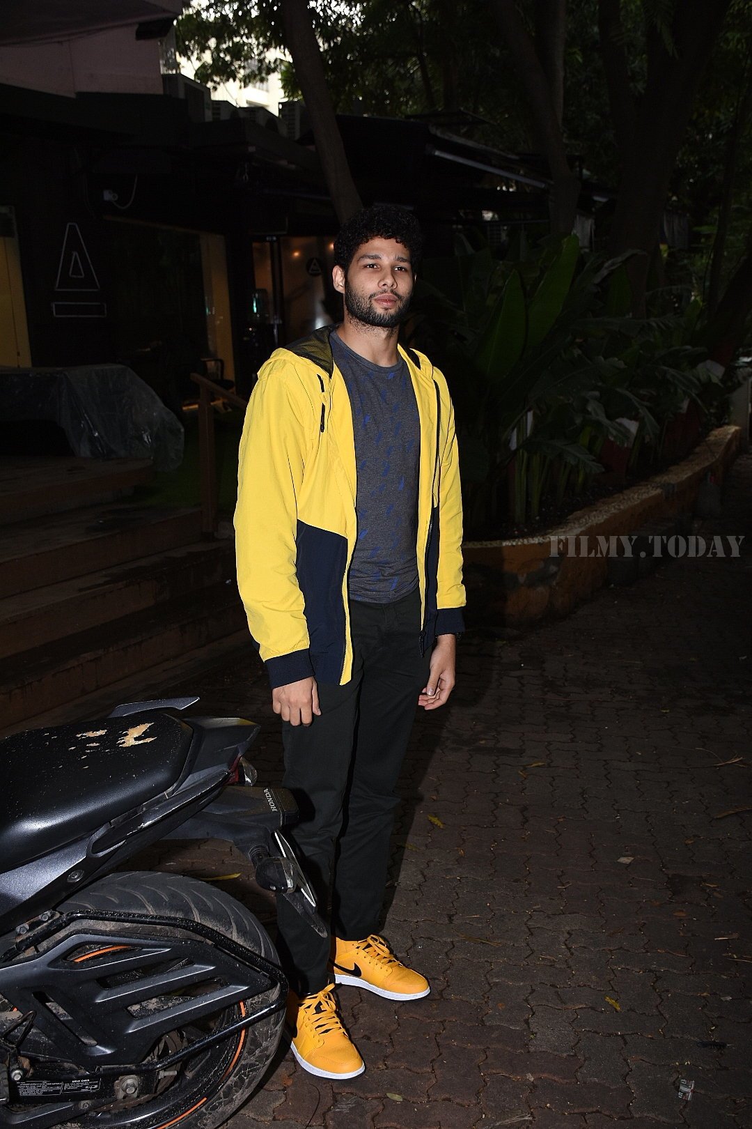 Siddhant Chaturvedi - Photos: Celebs Spotted at Bandra | Picture 1664475