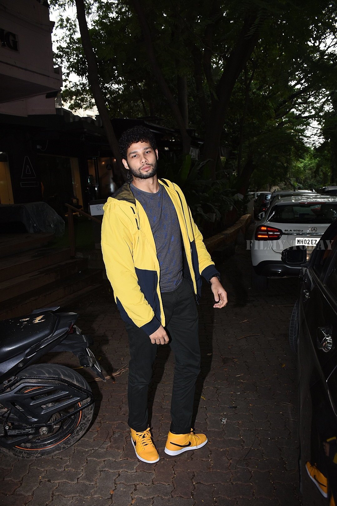 Siddhant Chaturvedi - Photos: Celebs Spotted at Bandra | Picture 1664473