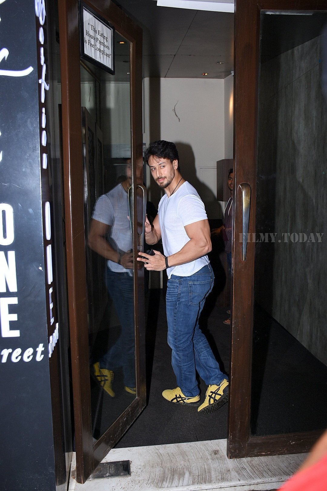 Tiger Shroff - Photos: Celebs Spotted at Bastian | Picture 1665800