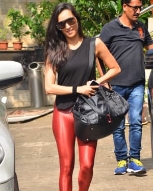 Photos: Shraddha Kapoor Spotted at Dance Class | Picture 1666480