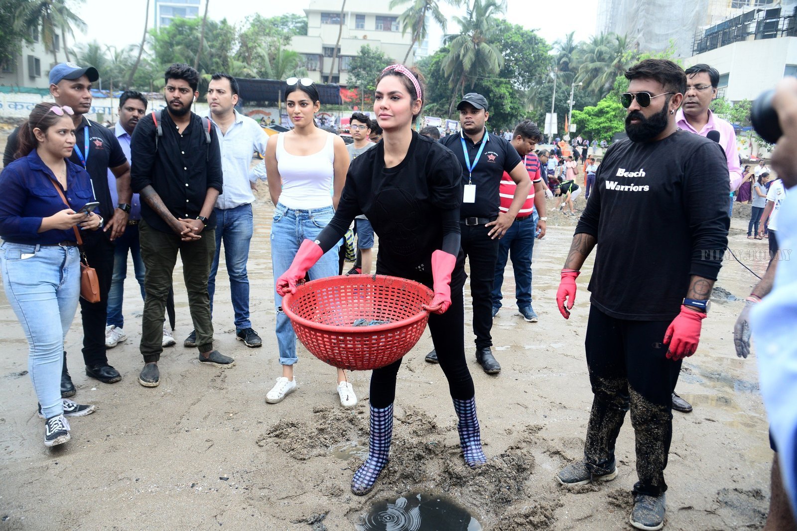 Photos: Celebs At Beach Clean-up Event At Shivaji Park | Picture 1667369
