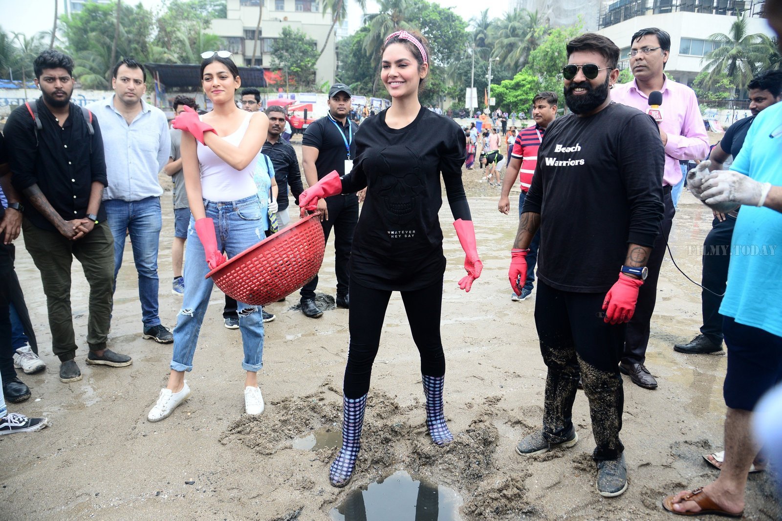 Photos: Celebs At Beach Clean-up Event At Shivaji Park | Picture 1667371
