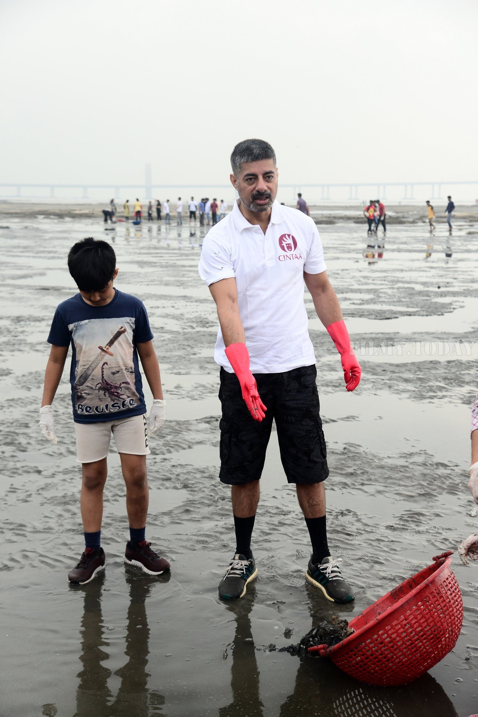 Photos: Celebs At Beach Clean-up Event At Shivaji Park | Picture 1667370