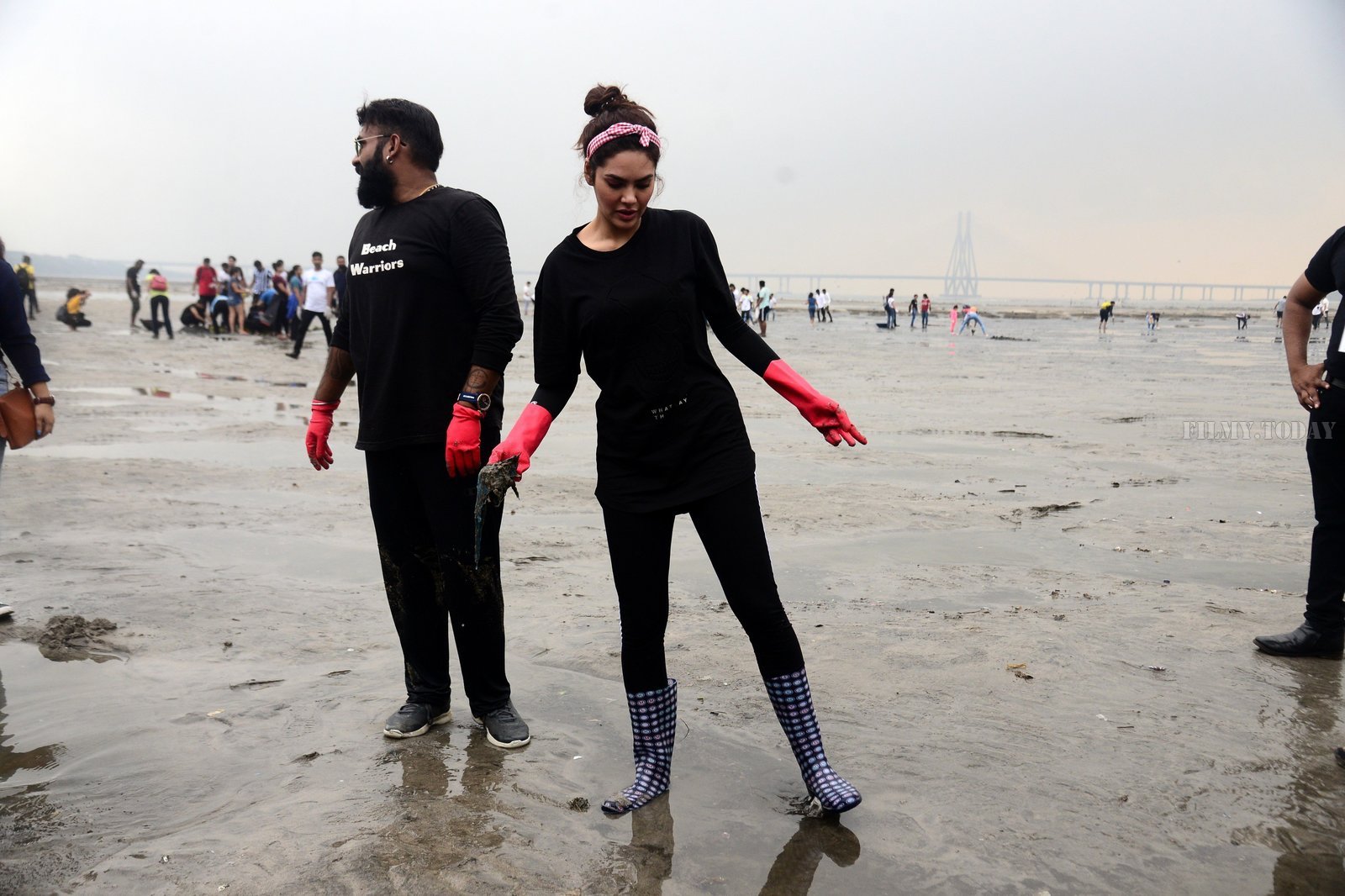 Photos: Celebs At Beach Clean-up Event At Shivaji Park | Picture 1667385