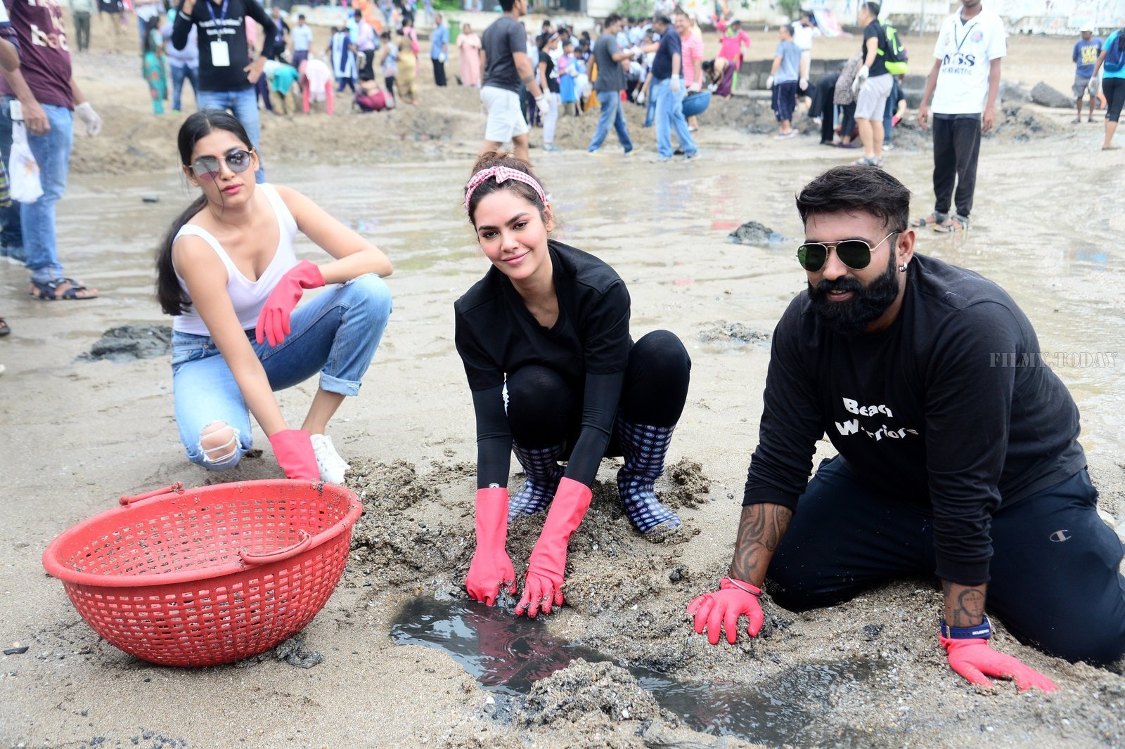 Photos: Celebs At Beach Clean-up Event At Shivaji Park | Picture 1667368