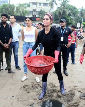 Photos: Celebs At Beach Clean-up Event At Shivaji Park | Picture 1667369