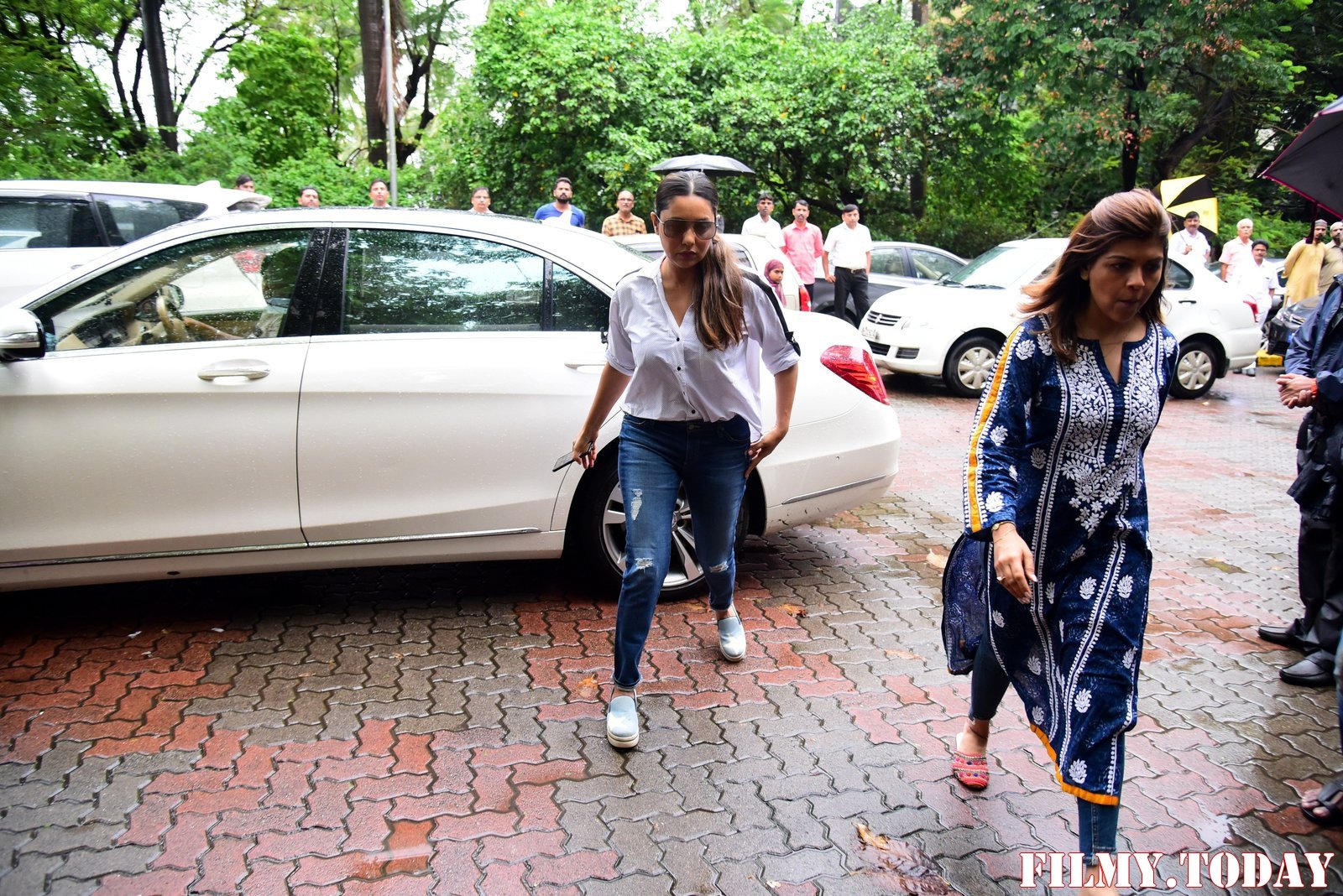 Photos: Bollywood Celebs Pay Last Respects To Areef Patel At His House | Picture 1670661