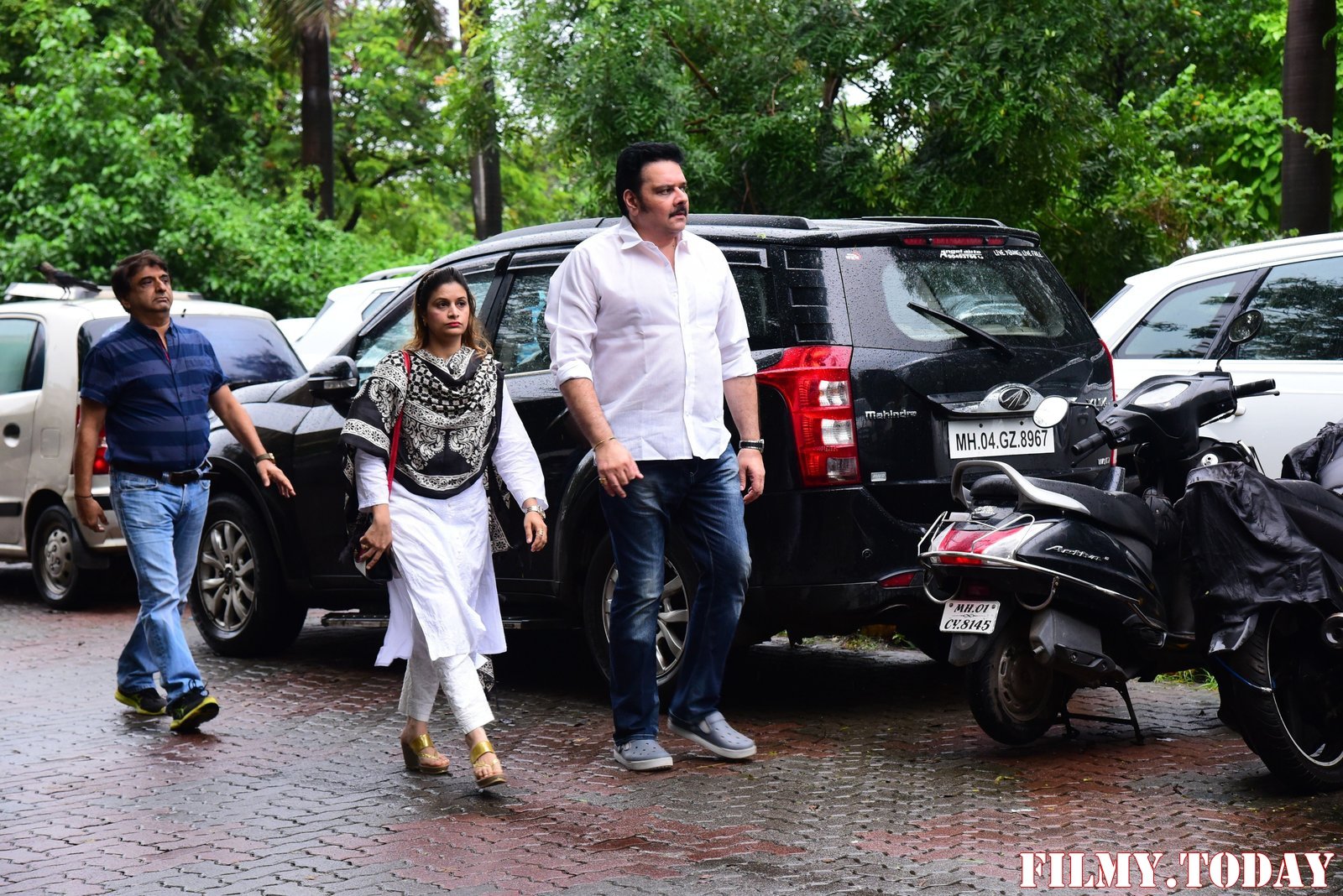 Photos: Bollywood Celebs Pay Last Respects To Areef Patel At His House | Picture 1670658