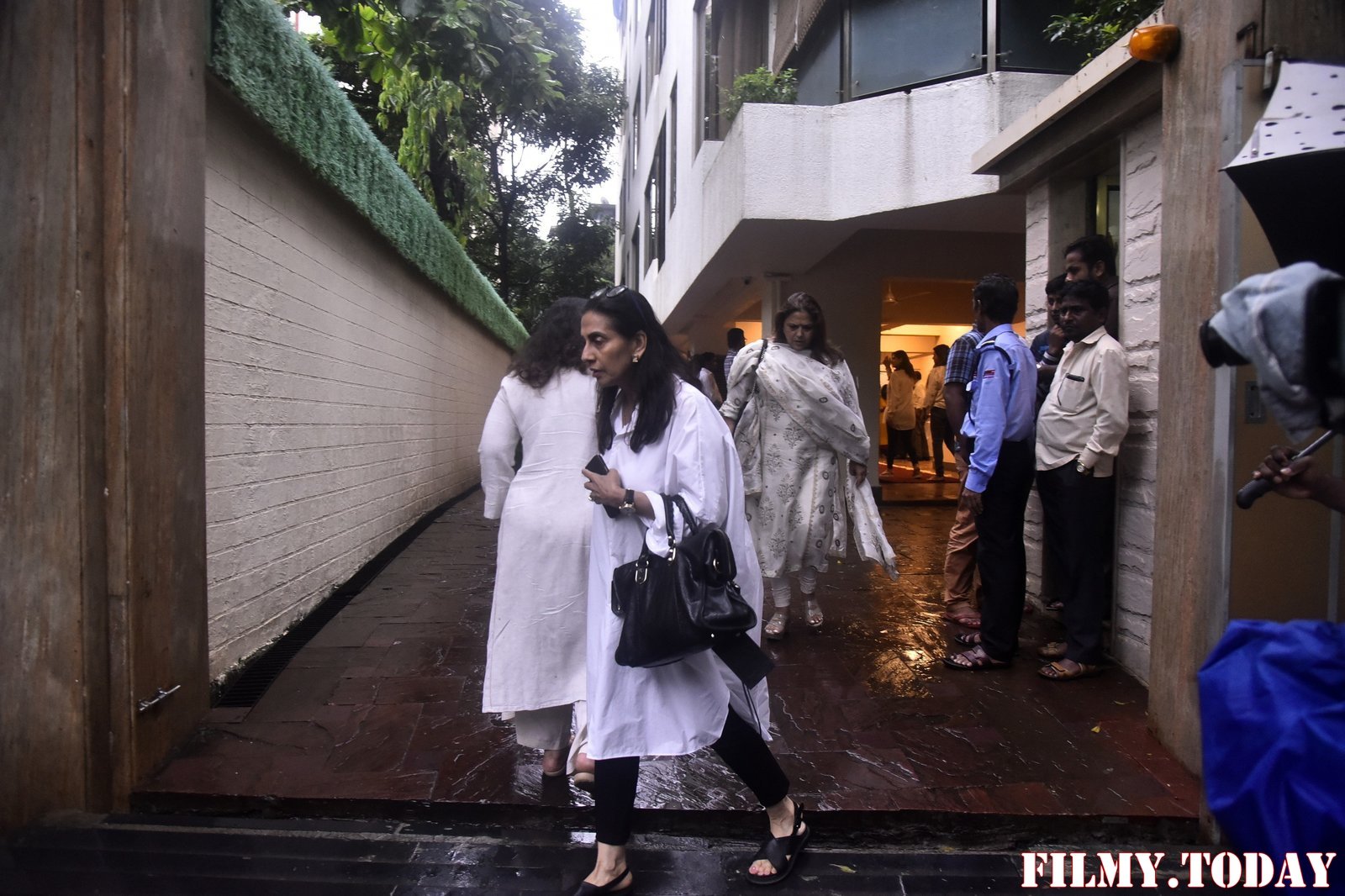 Photos: Bollywood Celebs Pay Last Respects To Areef Patel At His House | Picture 1670666
