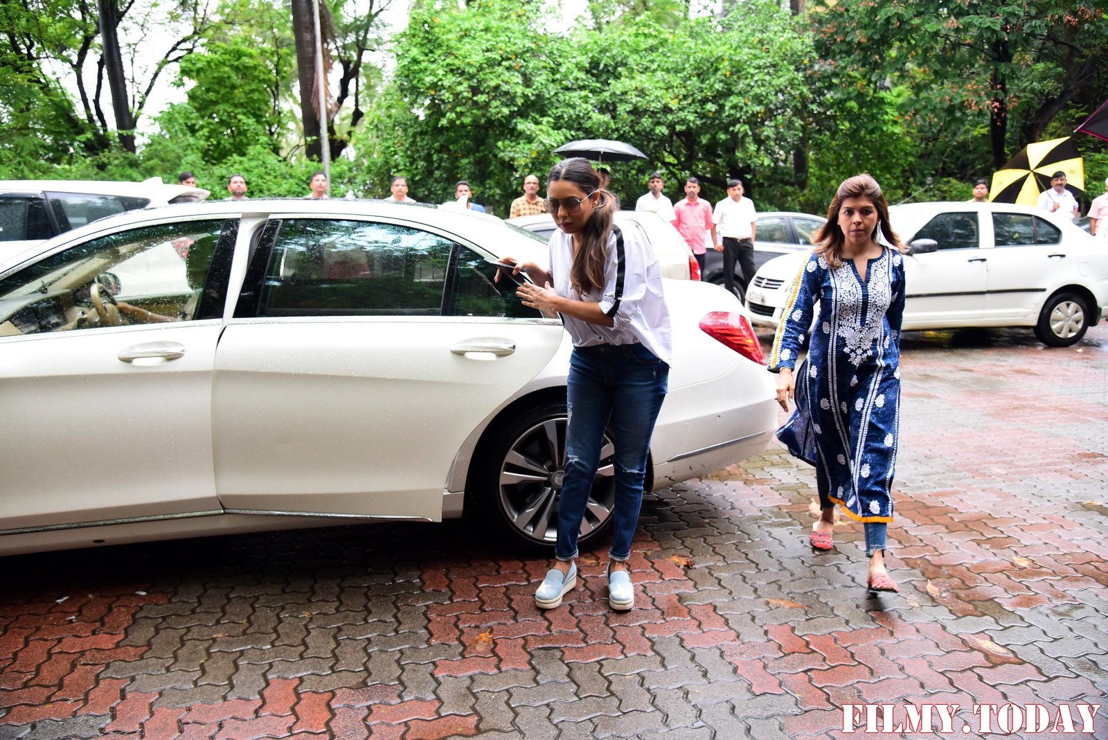Photos: Bollywood Celebs Pay Last Respects To Areef Patel At His House | Picture 1670654
