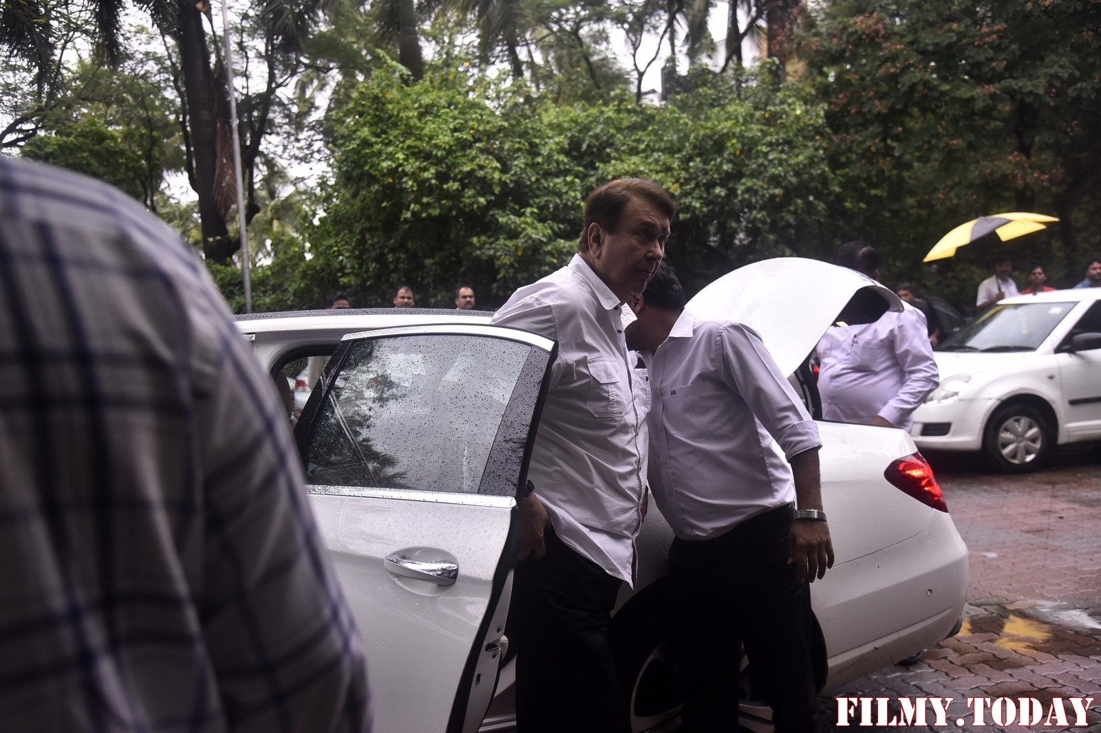 Photos: Bollywood Celebs Pay Last Respects To Areef Patel At His House | Picture 1670667