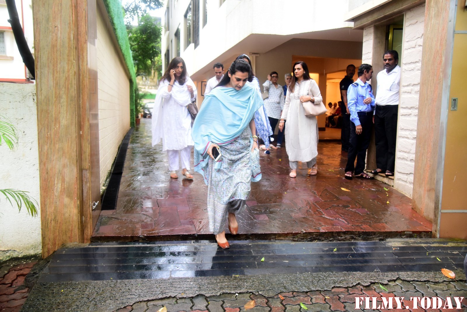 Photos: Bollywood Celebs Pay Last Respects To Areef Patel At His House | Picture 1670655