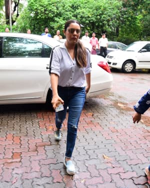 Photos: Bollywood Celebs Pay Last Respects To Areef Patel At His House | Picture 1670642