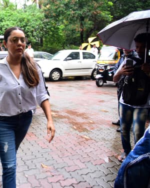 Photos: Bollywood Celebs Pay Last Respects To Areef Patel At His House | Picture 1670662