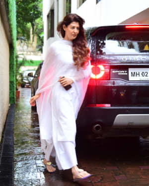Photos: Bollywood Celebs Pay Last Respects To Areef Patel At His House | Picture 1670659