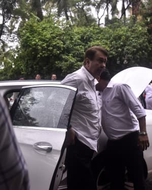 Photos: Bollywood Celebs Pay Last Respects To Areef Patel At His House | Picture 1670667