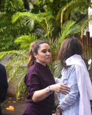 Photos: Bollywood Celebs Pay Last Respects To Areef Patel At His House | Picture 1670669